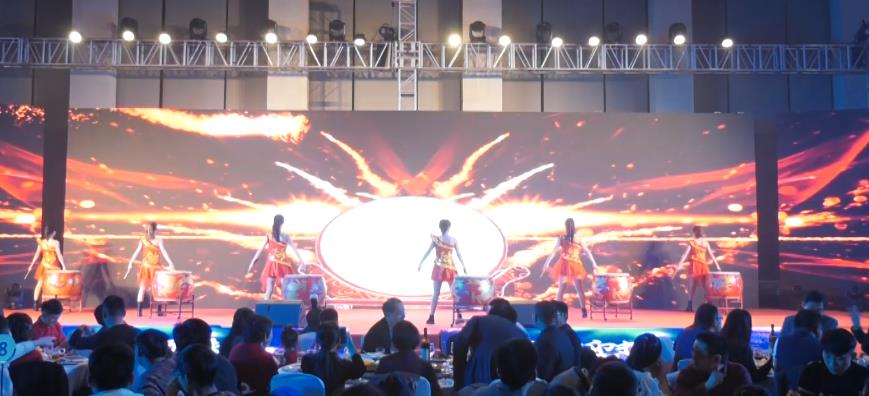 <b>濟(jì)南年會演出開場舞大氣紅鼓表演</b>